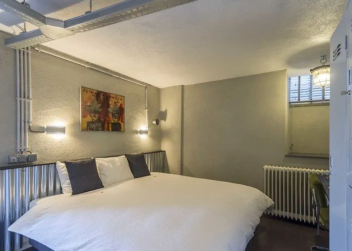 ベッド・アンド・ブレックファスト Plano5 - Robust Design